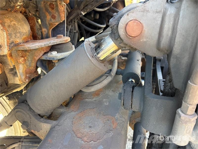 Moffett M5 50.4NX 5000 lb 3x3 Truck Mounted Forklift Stivuitoare montate pe camioane