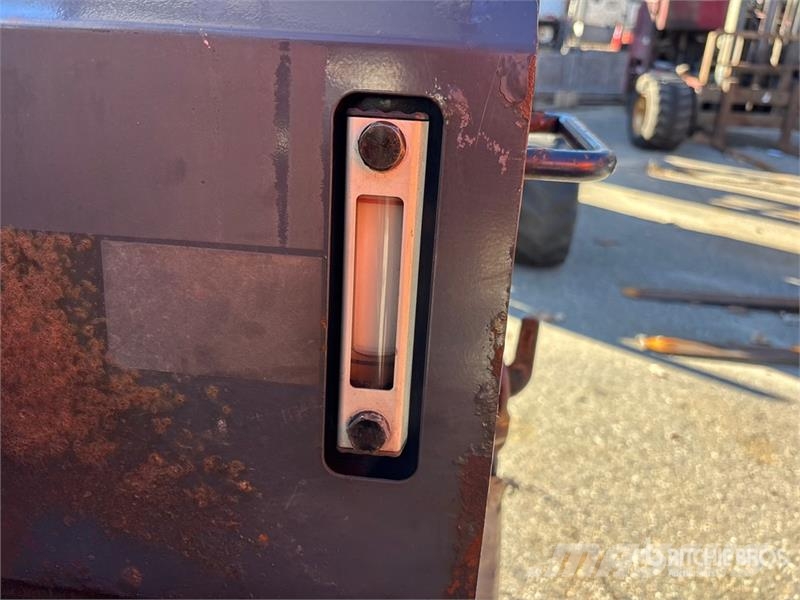 Moffett M5 50.4NX 5000 lb 3x3 Truck Mounted Forklift Stivuitoare montate pe camioane