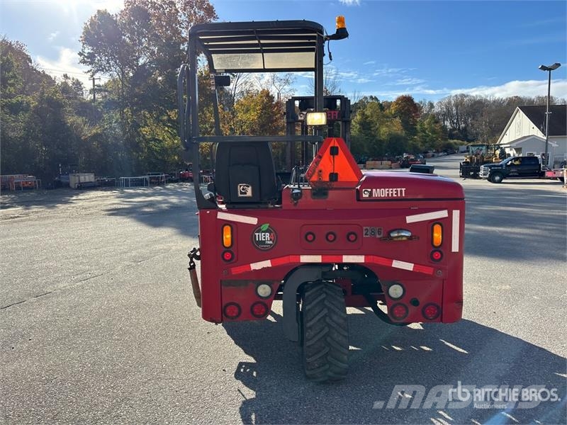 Moffett M50 Truck mounted forklifts