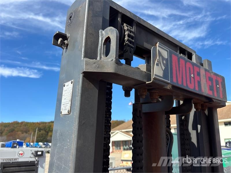 Moffett M50 Truck mounted forklifts
