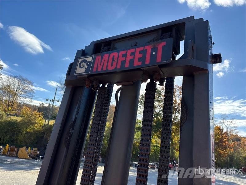 Moffett M50 Truck mounted forklifts