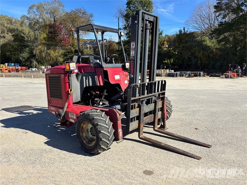 Moffett M50 Empilhadeiras montadas em caminhão
