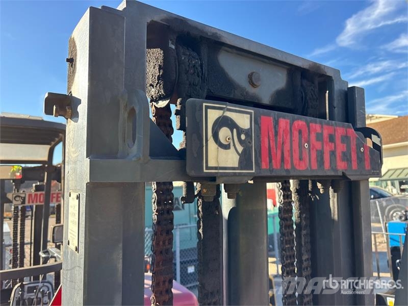 Moffett M50 트럭 장착 포크리프트