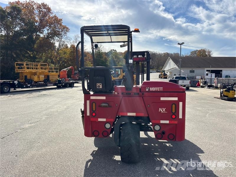 Moffett M50 Truck mounted forklifts