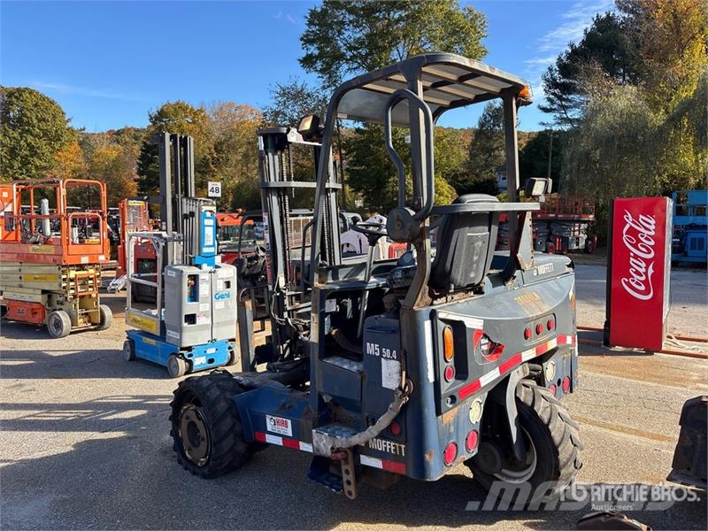 Moffett M5000 Ajoneuvotrukit