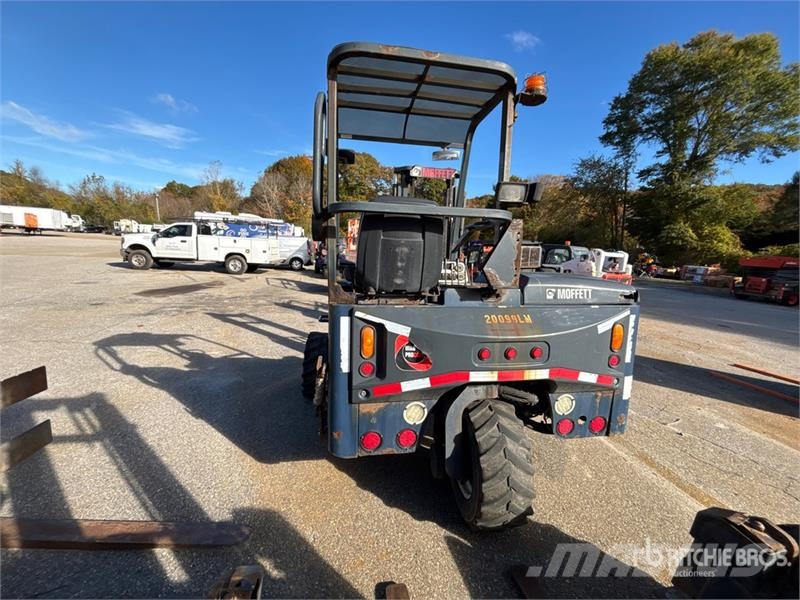 Moffett M5000 Ajoneuvotrukit