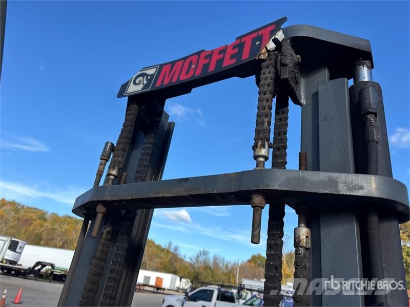 Moffett M5000 Ajoneuvotrukit