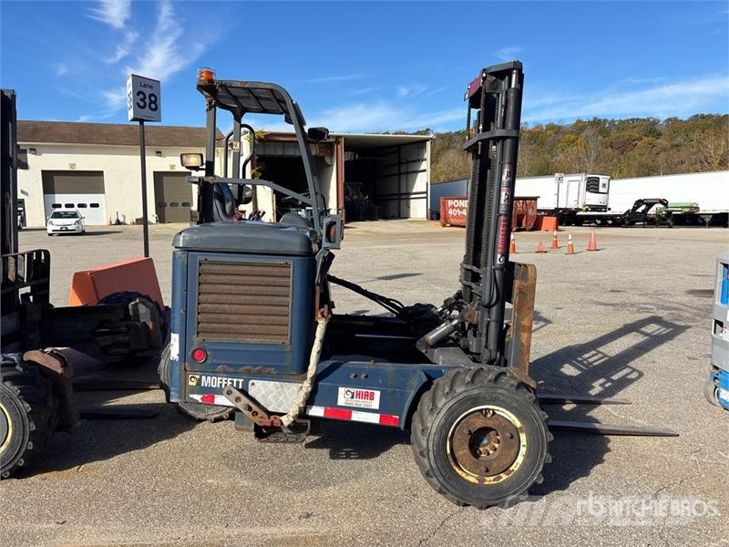 Moffett M5000 Ajoneuvotrukit