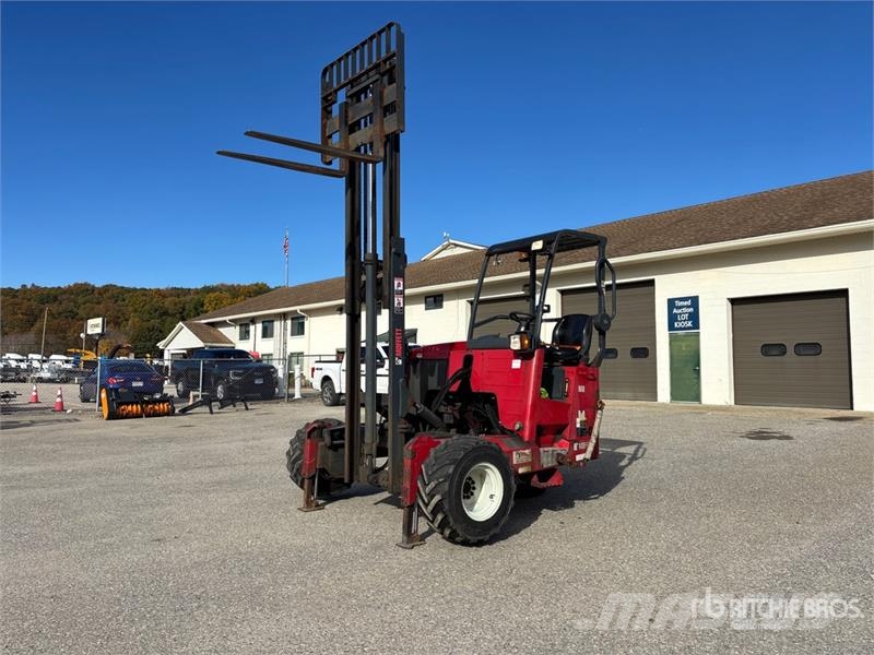Moffett M8 50.3 5000 lb 3x3 Truck Mounted Forklift Stivuitoare montate pe camioane