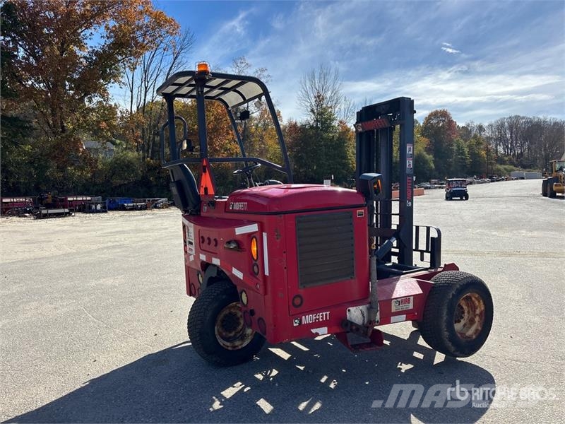 Moffett M8 50.3 5000 lb 3x3 Truck Mounted Forklift Meeneemheftrucks
