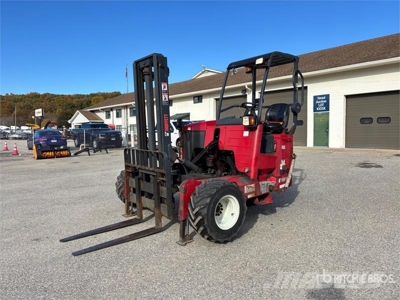 Moffett M8 50.3 5000 lb 3x3 Truck Mounted Forklift Stivuitoare montate pe camioane
