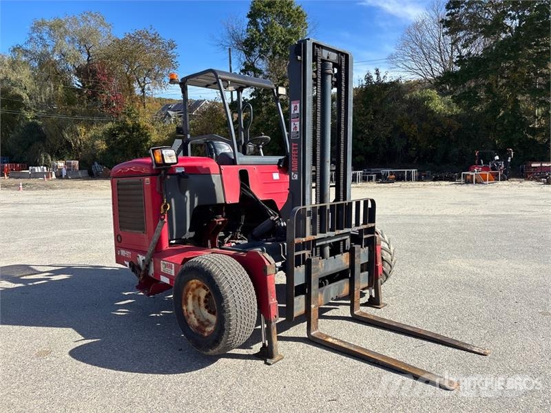 Moffett M8 50.3 5000 lb 3x3 Truck Mounted Forklift Meeneemheftrucks