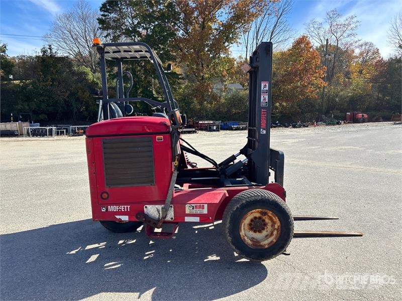 Moffett M8 50.3 5000 lb 3x3 Truck Mounted Forklift Meeneemheftrucks