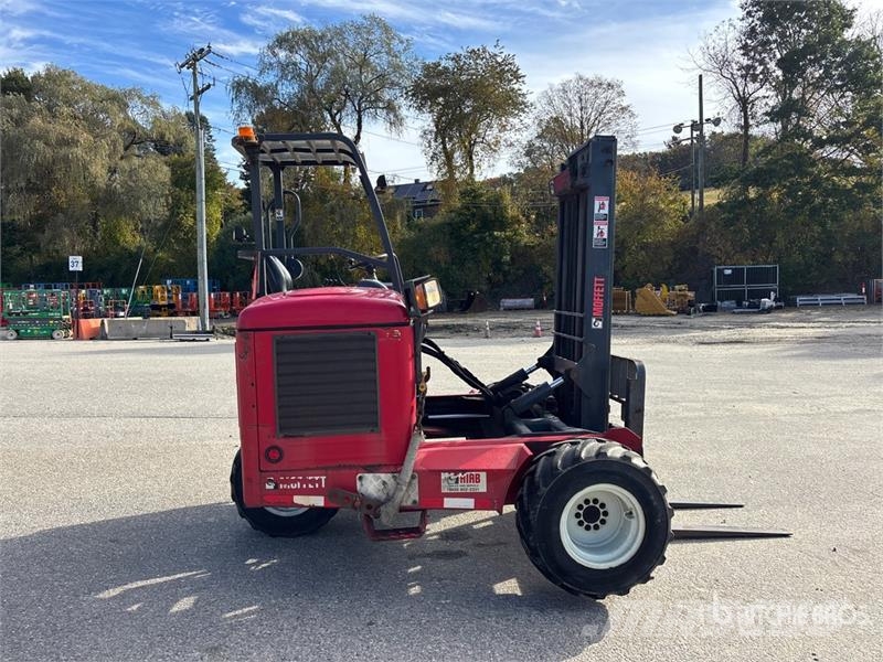 Moffett M8 50.3 5000 lb 3x3 Truck Mounted Forklift Stivuitoare montate pe camioane