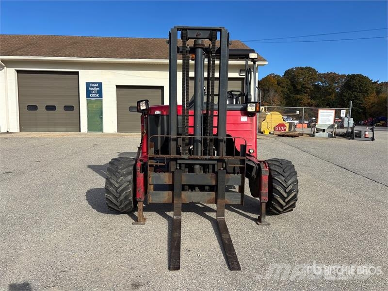 Moffett M8 50.3 5000 lb 3x3 Truck Mounted Forklift Stivuitoare montate pe camioane