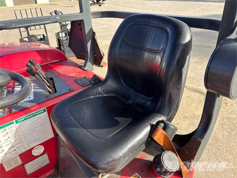 Moffett M8 50.3 5000 lb 3x3 Truck Mounted Forklift Stivuitoare montate pe camioane