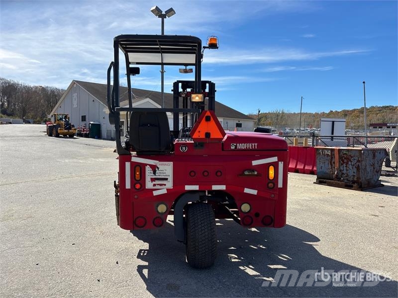 Moffett M8 50.3 5000 lb 3x3 Truck Mounted Forklift Meeneemheftrucks