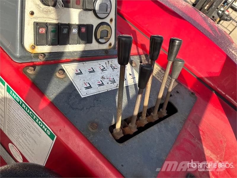 Moffett M8 50.3 5000 lb 3x3 Truck Mounted Forklift Stivuitoare montate pe camioane
