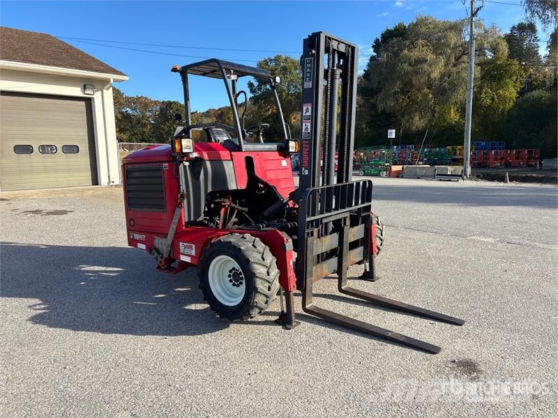 Moffett M8 50.3NX 5000 lb 3x3 Truck Mounted Forklift Stivuitoare montate pe camioane