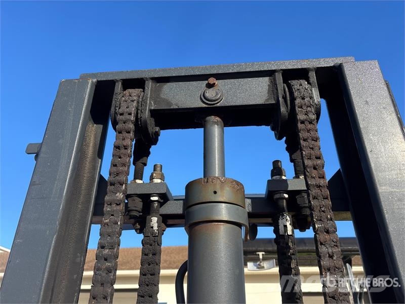Moffett M8 50.3NX 5000 lb 3x3 Truck Mounted Forklift Stivuitoare montate pe camioane