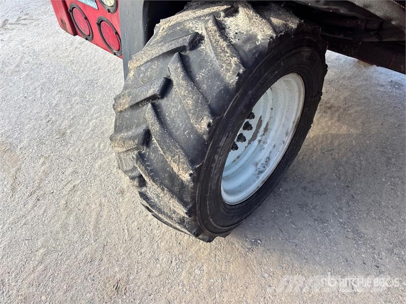 Moffett M8 50.3NX 5000 lb 3x3 Truck Mounted Forklift Stivuitoare montate pe camioane