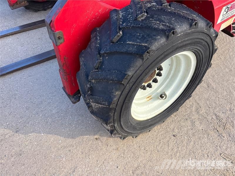 Moffett M8 50.3NX 5000 lb 3x3 Truck Mounted Forklift Stivuitoare montate pe camioane