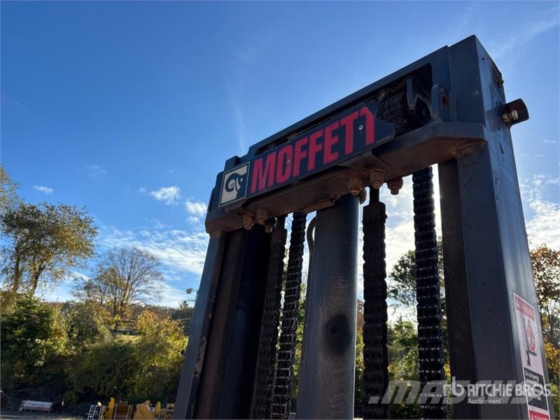 Moffett M8 55.3 5500 lb 3x3 Truck Mounted Forklift Моторизирани високоповдигачи с открити платформи