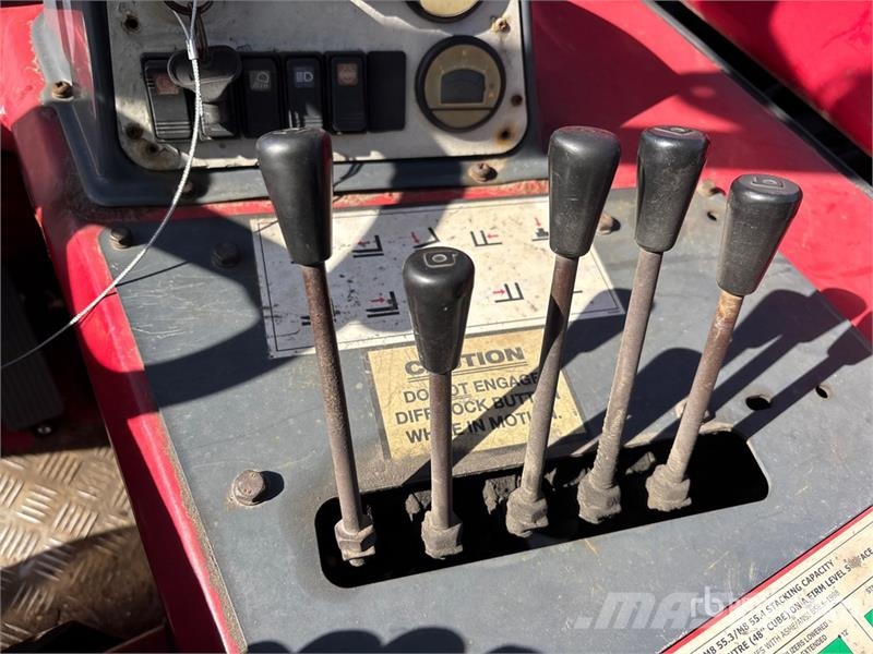 Moffett M8 55.3 5500 lb 3x3 Truck Mounted Forklift Meeneemheftrucks