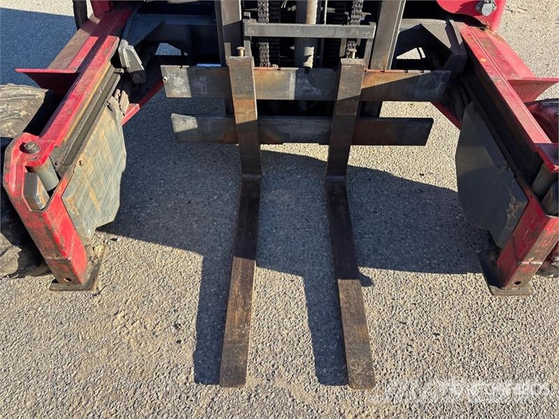 Moffett M8 55.3 5500 lb 3x3 Truck Mounted Forklift Stivuitoare montate pe camioane