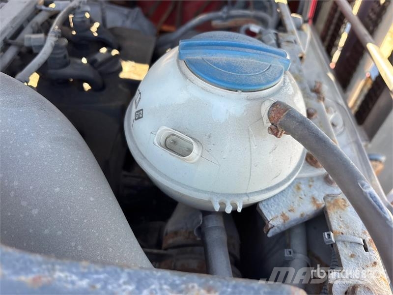 Moffett M8 55.3 5500 lb 3x3 Truck Mounted Forklift Моторизирани високоповдигачи с открити платформи