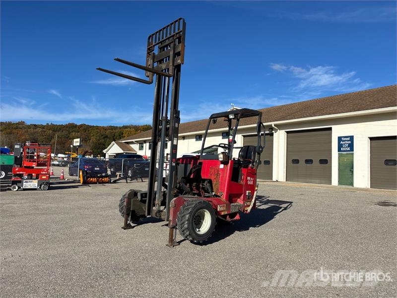 Moffett M8 55.3 5500 lb 3x3 Truck Mounted Forklift Моторизирани високоповдигачи с открити платформи
