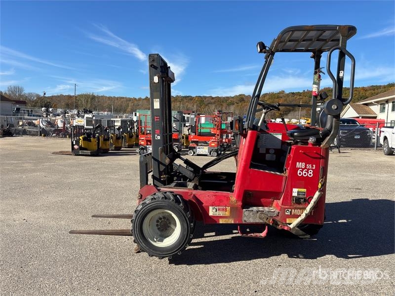 Moffett M8 55.3 5500 lb 3x3 Truck Mounted Forklift Моторизирани високоповдигачи с открити платформи