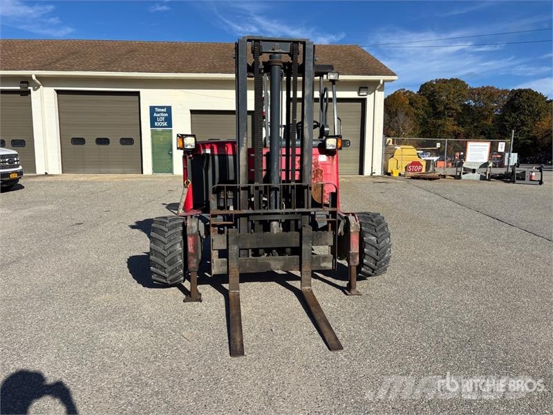 Moffett M8 55.3 5500 lb 3x3 Truck Mounted Forklift Моторизирани високоповдигачи с открити платформи