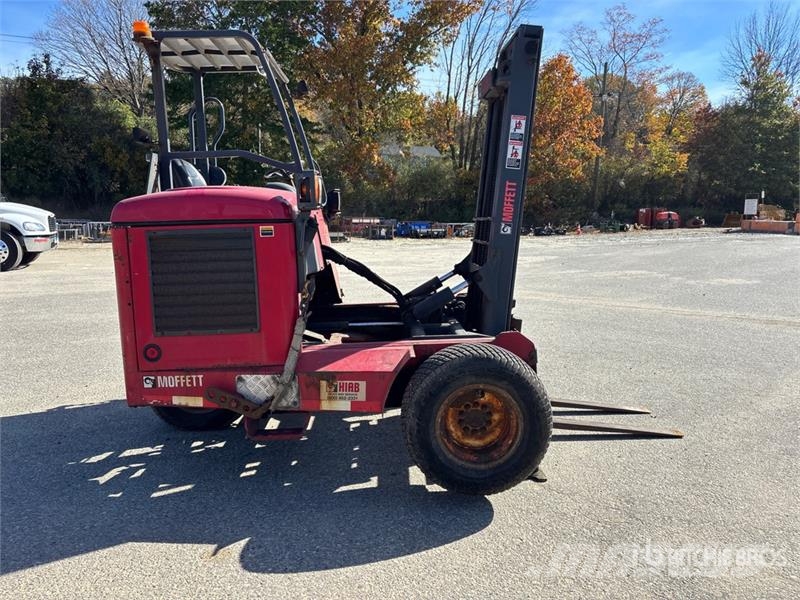 Moffett M8 55.3 5500 lb 3x3 Truck Mounted Forklift Meeneemheftrucks