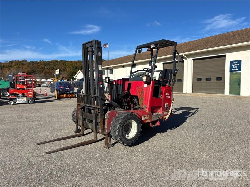 Moffett M8 55.3 5500 lb 3x3 Truck Mounted Forklift Моторизирани високоповдигачи с открити платформи