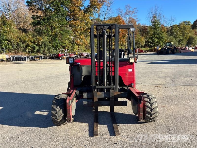 Moffett M8 55.3 5500 lb 3x3 Truck Mounted Forklift Stivuitoare montate pe camioane