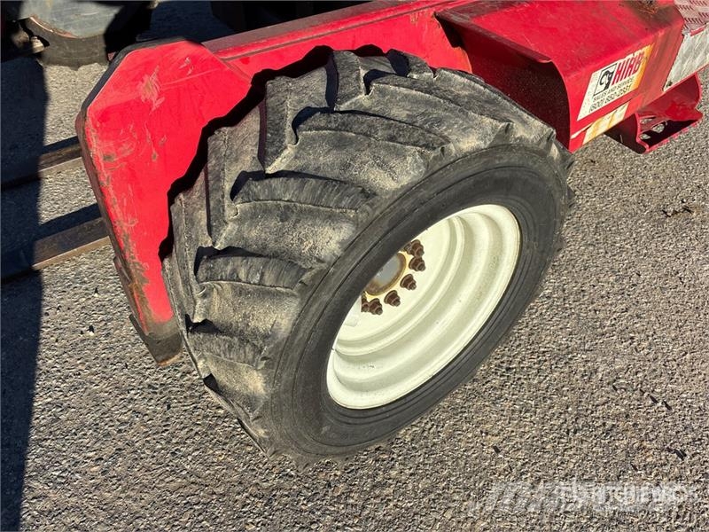 Moffett M8 55.3 5500 lb 3x3 Truck Mounted Forklift Stivuitoare montate pe camioane