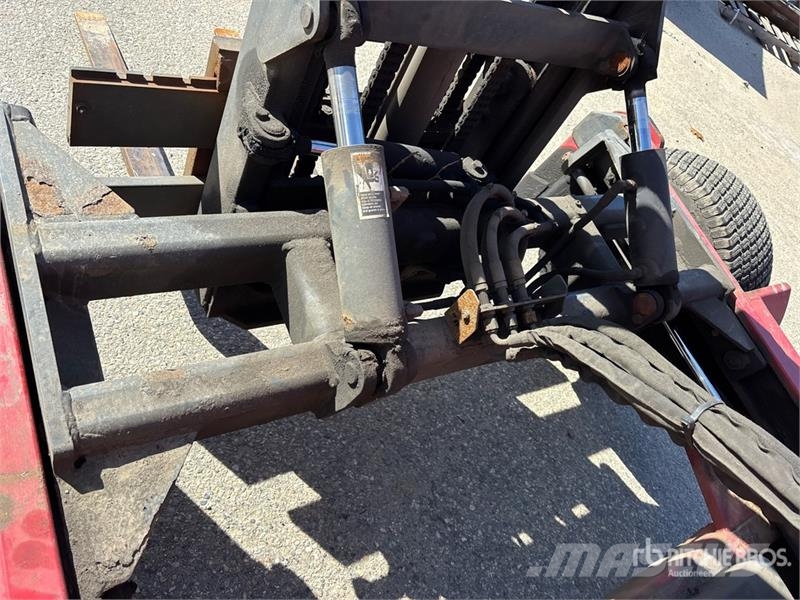 Moffett M8 55.3 5500 lb 3x3 Truck Mounted Forklift Meeneemheftrucks