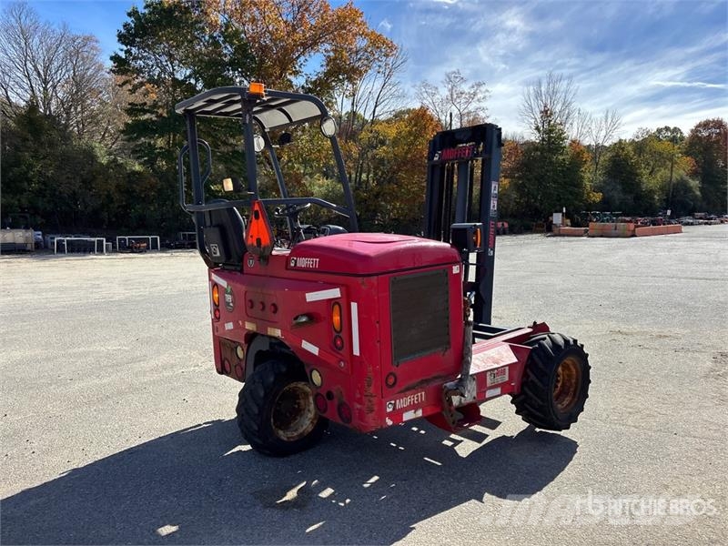 Moffett M8 55.3 5500 lb 3x3 Truck Mounted Forklift Meeneemheftrucks