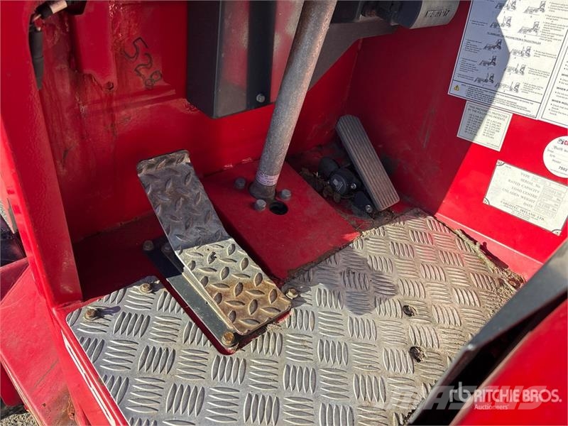 Moffett M8 55.3 5500 lb 3x3 Truck Mounted Forklift Stivuitoare montate pe camioane