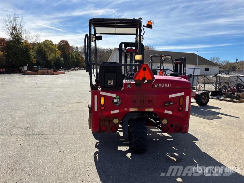 Moffett M8 55.3 5500 lb 3x3 Truck Mounted Forklift Meeneemheftrucks