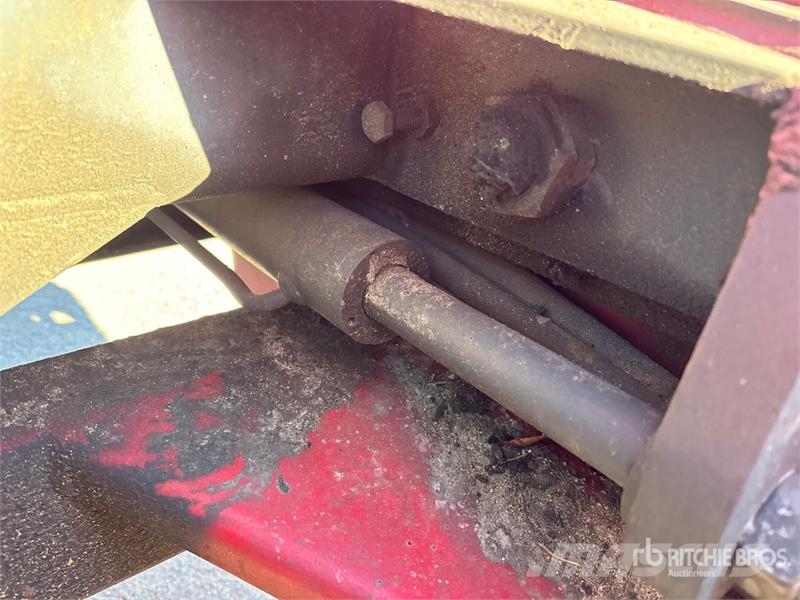 Moffett M8 55.3 5500 lb 3x3 Truck Mounted Forklift Stivuitoare montate pe camioane