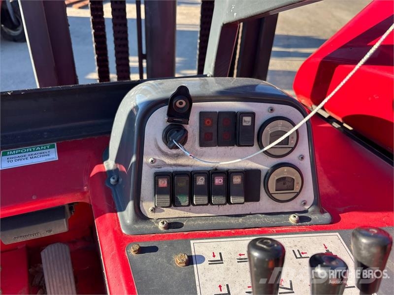 Moffett M8 55.3 5500 lb 3x3 Truck Mounted Forklift Stivuitoare montate pe camioane