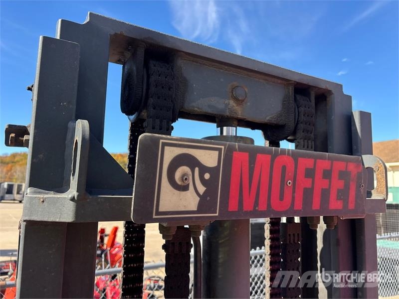 Moffett M8 55.3 5500 lb 3x3 Truck Mounted Forklift Meeneemheftrucks