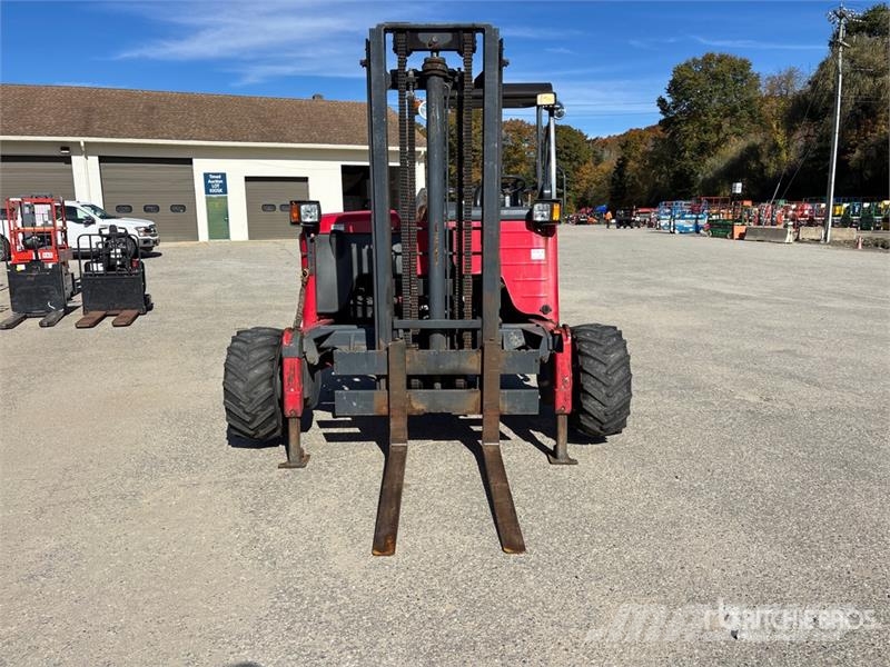 Moffett M8 55.3 5500 lb 3x3 Truck Mounted Forklift Meeneemheftrucks
