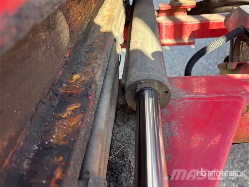 Moffett M8 55.3 5500 lb 3x3 Truck Mounted Forklift Meeneemheftrucks