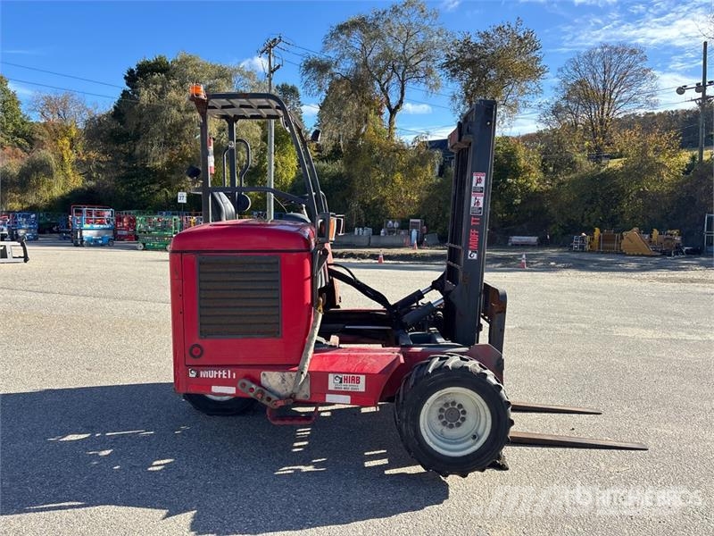 Moffett M8 55.3 5500 lb 3x3 Truck Mounted Forklift Моторизирани високоповдигачи с открити платформи