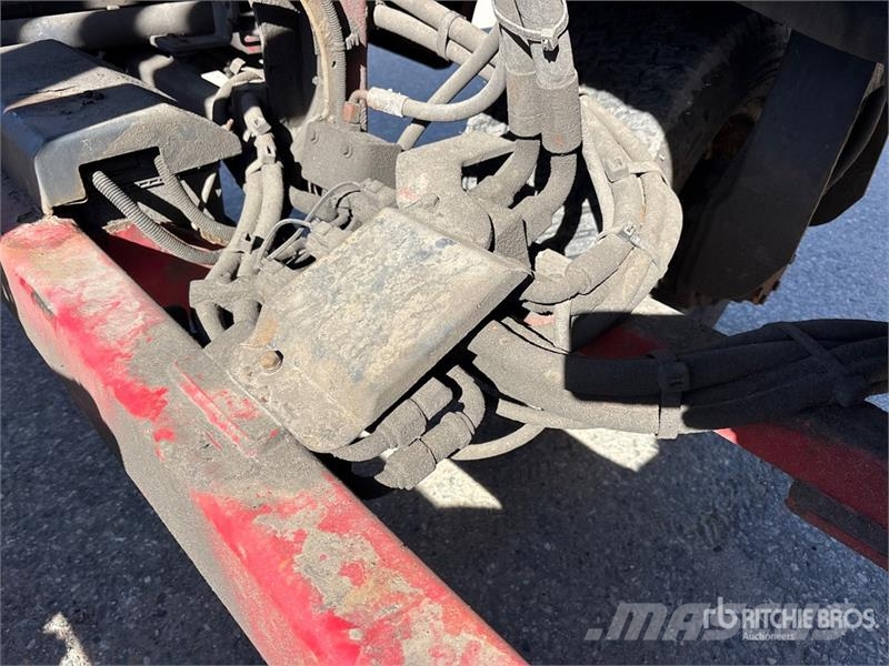 Moffett M8 55.3 5500 lb 3x3 Truck Mounted Forklift Meeneemheftrucks