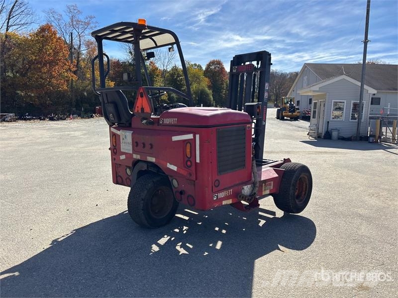 Moffett M8 55.3 5500 lb 3x3 Truck Mounted Forklift Meeneemheftrucks