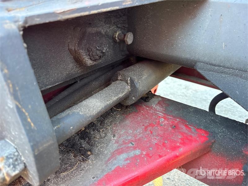 Moffett M8 55.3 5500 lb 3x3 Truck Mounted Forklift Stivuitoare montate pe camioane